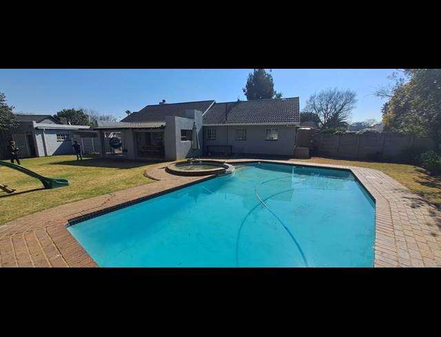 3 BEDROOM HOUSE FOR SALE IN PARKRAND